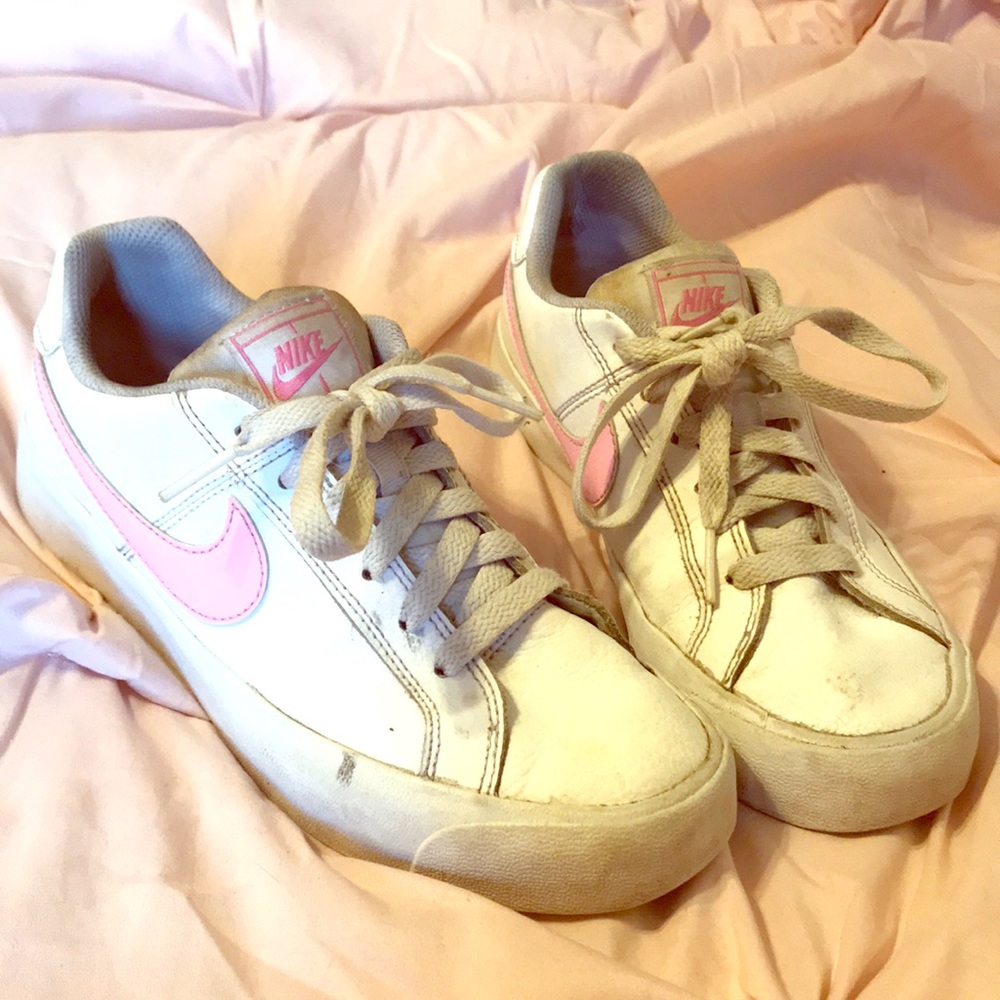 Nike tennis shoes